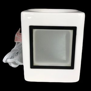 Scentsy Sleek White Custom Full Size Wax Warmer